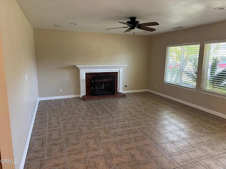 2093 Vera Ct — Photo 2