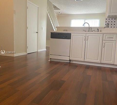 5th image of 2059 Madeira Dr #2059