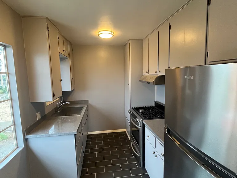 854-864 E Mendocino St #862 — Photo 4