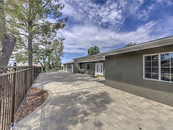3rd image of 15541 Sierra Hwy