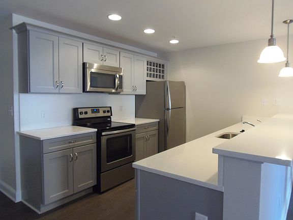 3rd image of 33 2nd St Ste 3