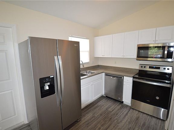 4th image of 132 Francis Ave