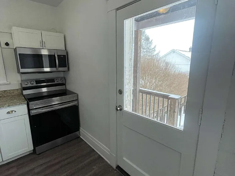 126-136 S Spring Ave #136 — Photo 18