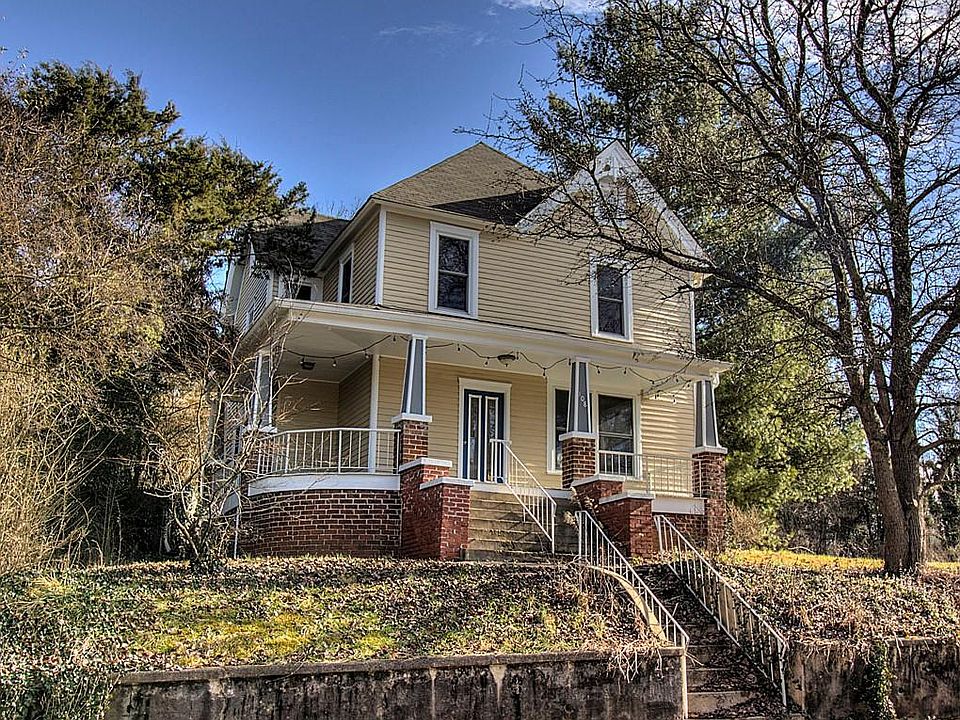 1st image of 108 E Goddard Ave