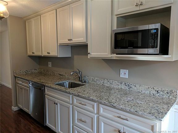 3rd image of 73 Hollister Way N #73