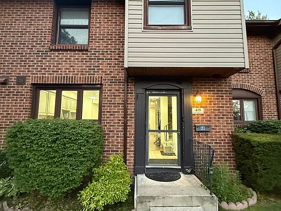 2nd image of 115 Wright Cres #48