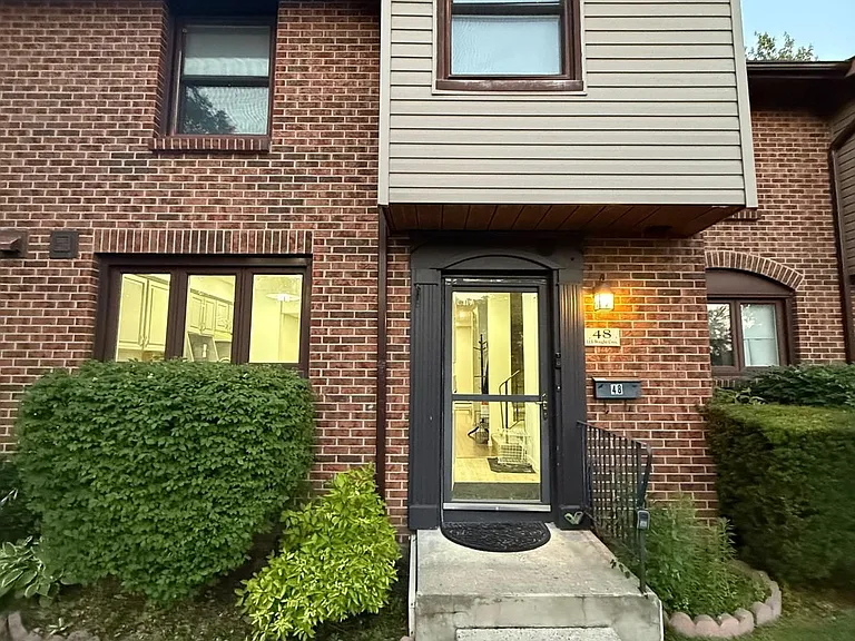 115 Wright Cres #48 — Photo 2