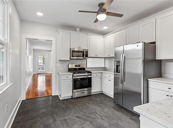 3rd image of 2827 Pine St