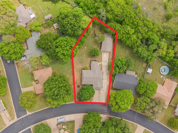 605 Owens Dr, Crowley, TX 76036