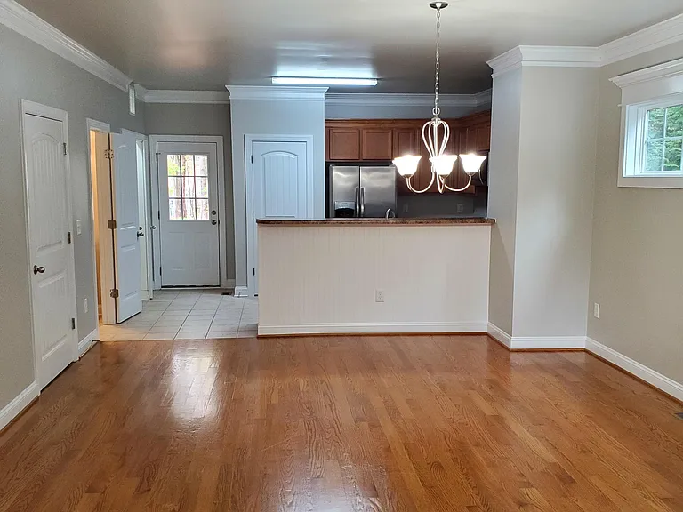 1204 James St — Photo 2