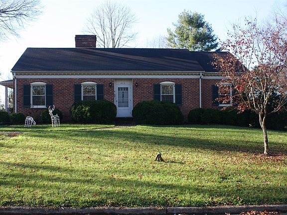 3rd image of 2313 Woodcrest Dr