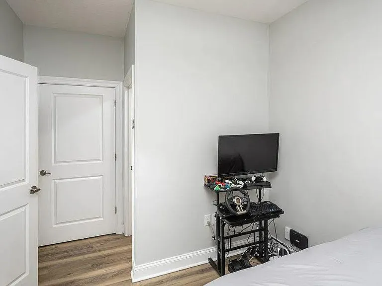 2664 Greenport Dr — Photo 13