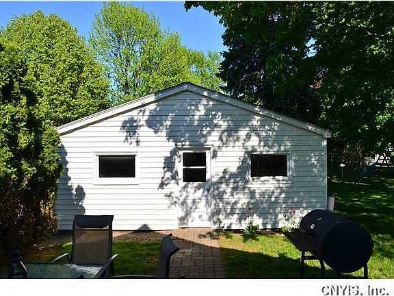 3rd image of 315 Forsythe St
