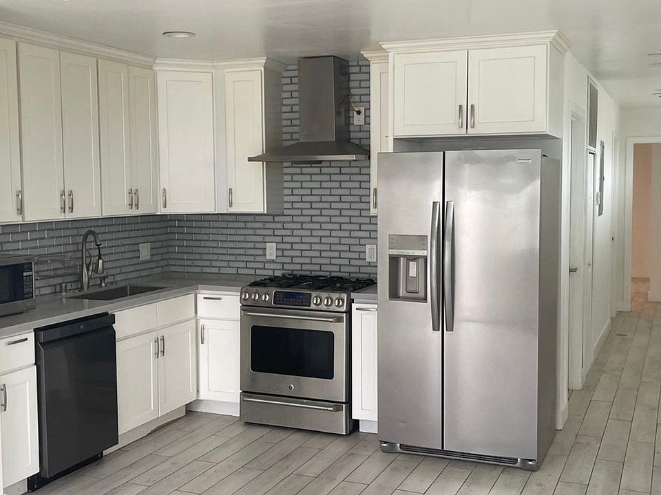2nd image of 2933 East Ave #A