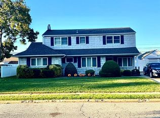 2555 Kensingston Rd, East Meadow, NY 11554