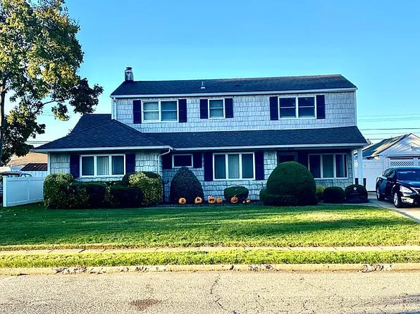 2555 Kensingston Rd, East Meadow, NY 11554