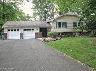9 Coventry Ct, Manalapan, NJ 07726