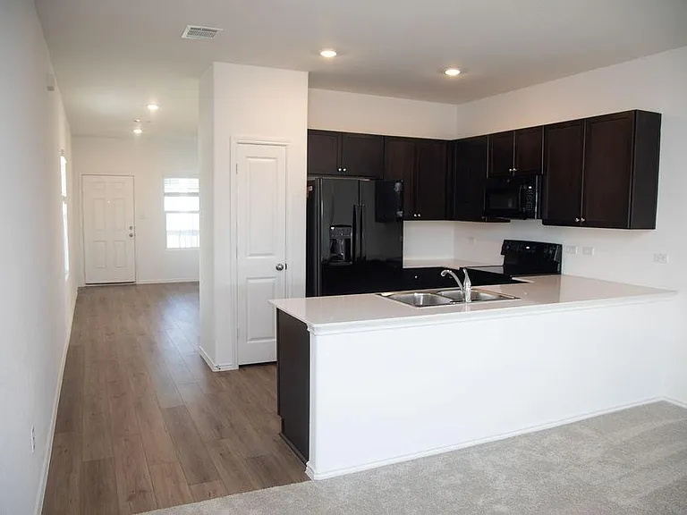 1127 Catfish Ln — Photo 8