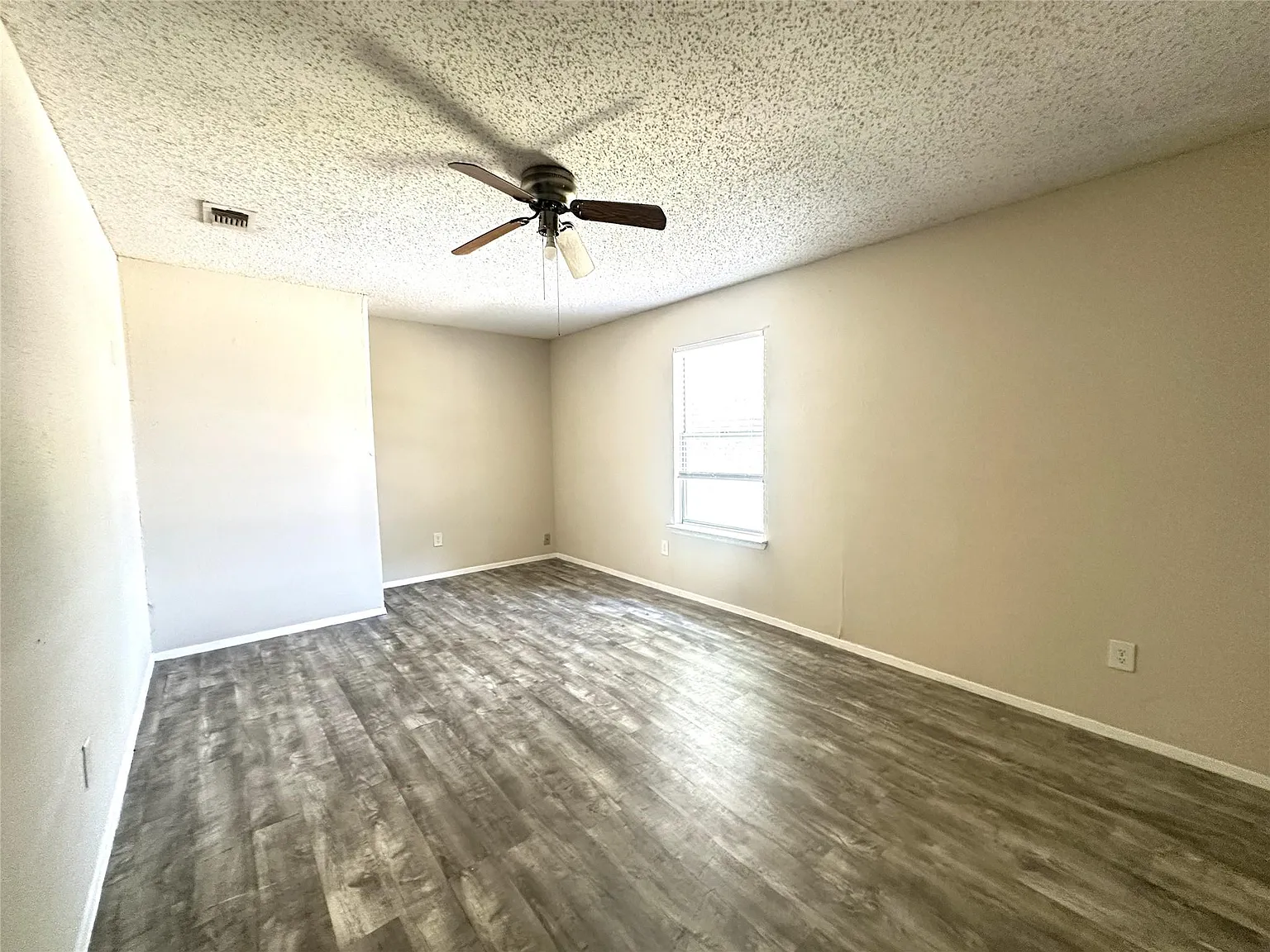 3 bed, 2.5 bath, 1518 sqft, $1,700 — Photo 4