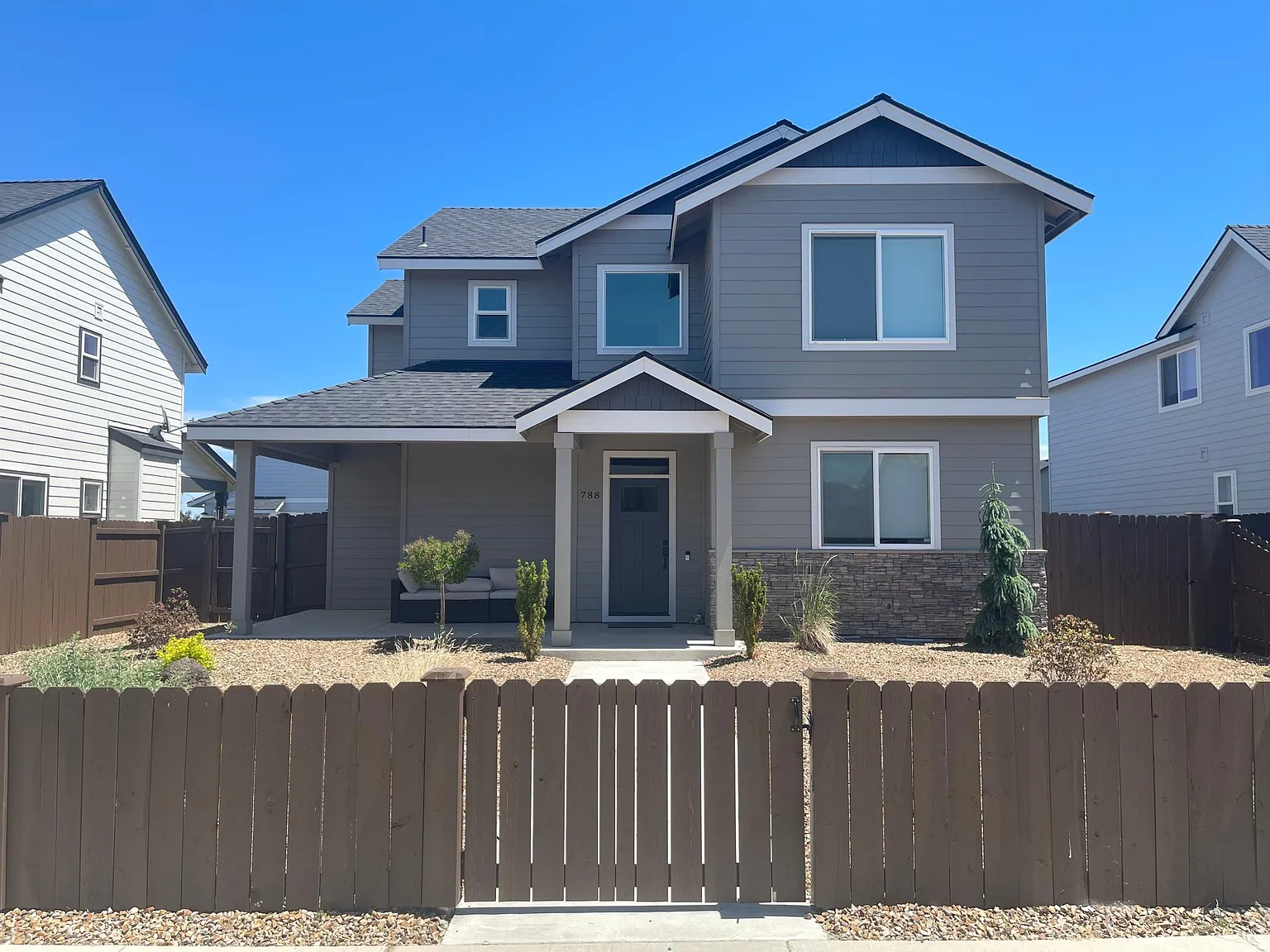 4 bed, 2.5 bath, 1889 sqft, $2,895 — Photo 2