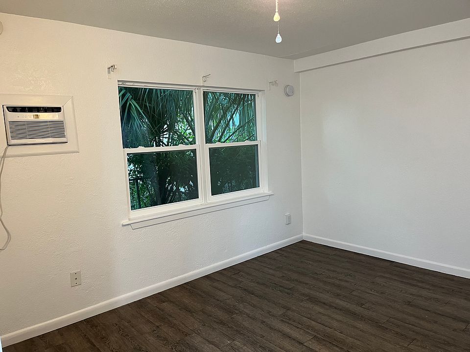 1st image of 1401 E Alfred St #16