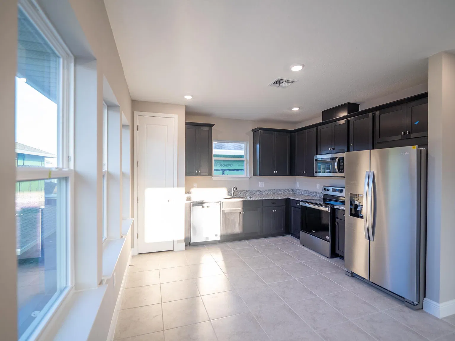 1 bed, 910 sqft, $2,000 — Photo 3