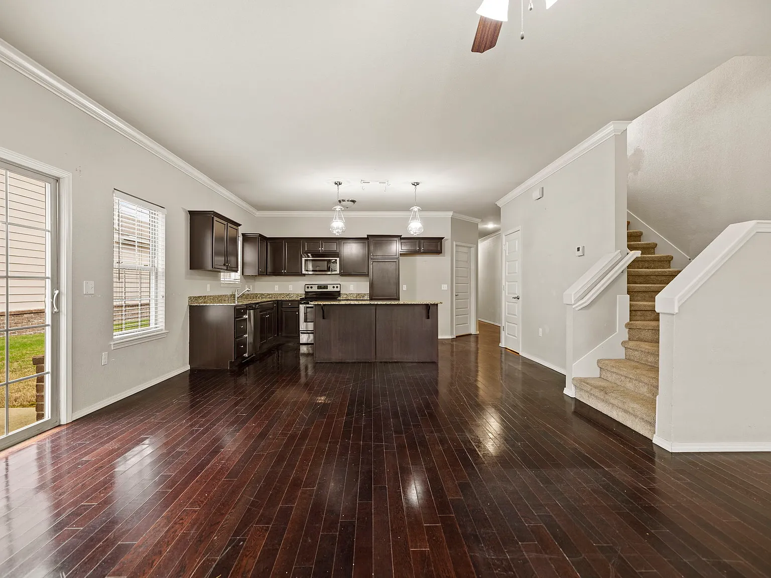 3 bed, 1722 sqft, $1,850 — Photo 2