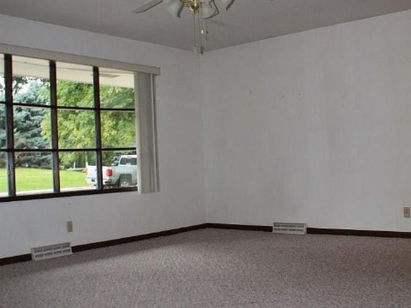 5th image of 705 Hill Top Dr