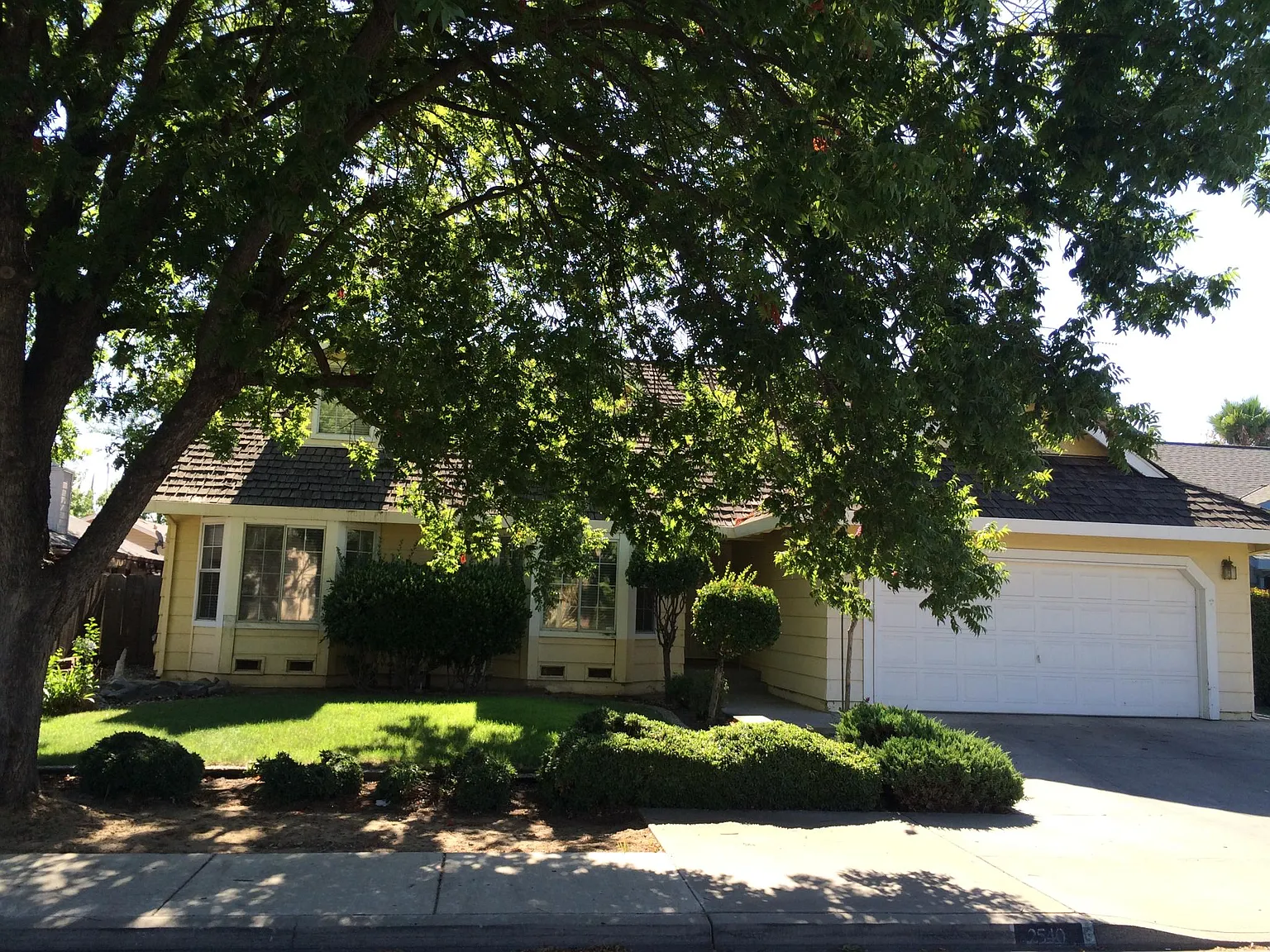 2540 Oxford Ave photo 1