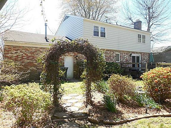 2nd image of 476 Cheshire Ct