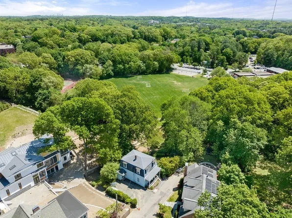 6 Walnut Pl, Wellesley, MA 02481