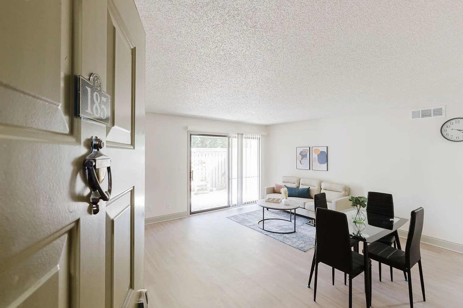 1 bed, 1.0 bath, 731 sqft, $1,980 — Photo 1
