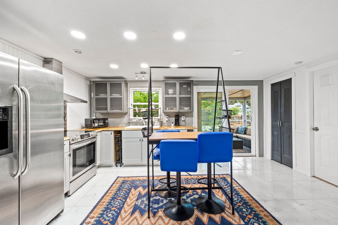 next background image