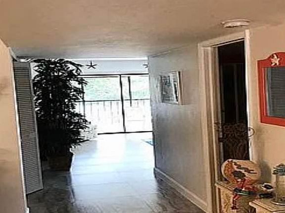 3rd image of 528 Retreat Dr