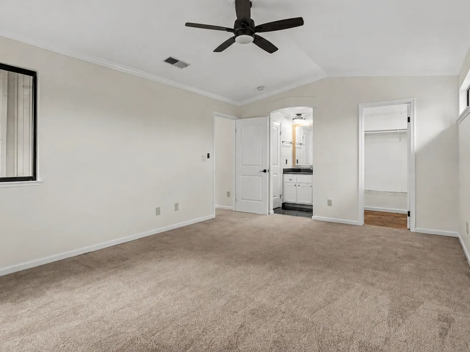 3 bed, 2.5 bath, 1496 sqft, $4,500 — Photo 1