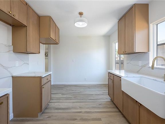 3rd image of 5030 N Lyman Ave
