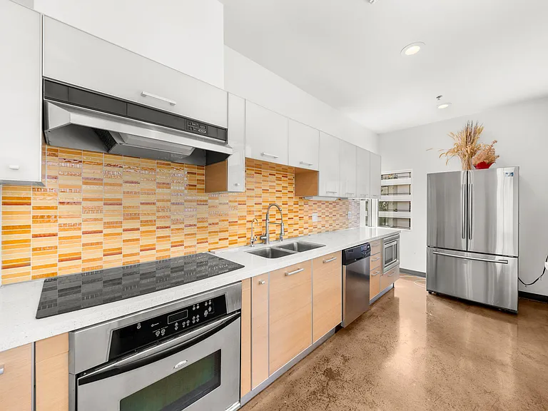 645 W 9th St #303 — Photo 25