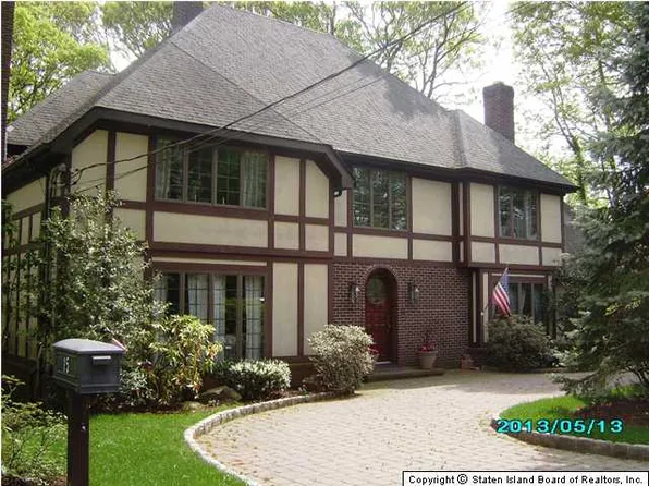 15 Charles Ct image 1 of 18