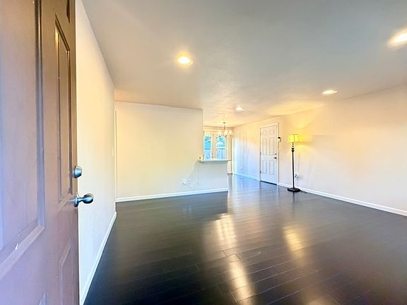 4th image of 20628 NE 75th Pl