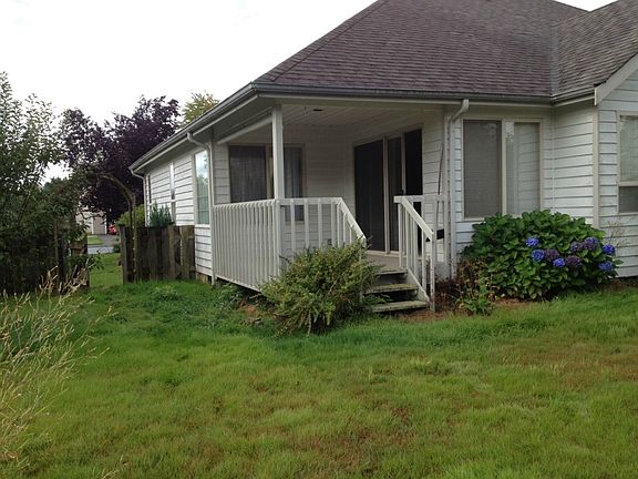 4th image of 820 Cultus Mountain Dr