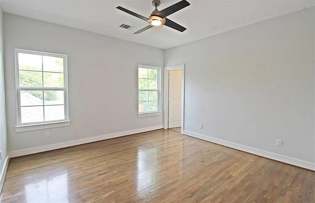 3 bed, 3.5 bath, 2590 sqft, $3,695 — Photo 4