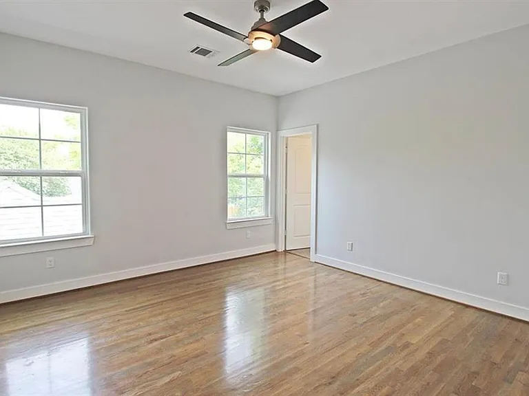 2736 Cortlandt St #B — Photo 4