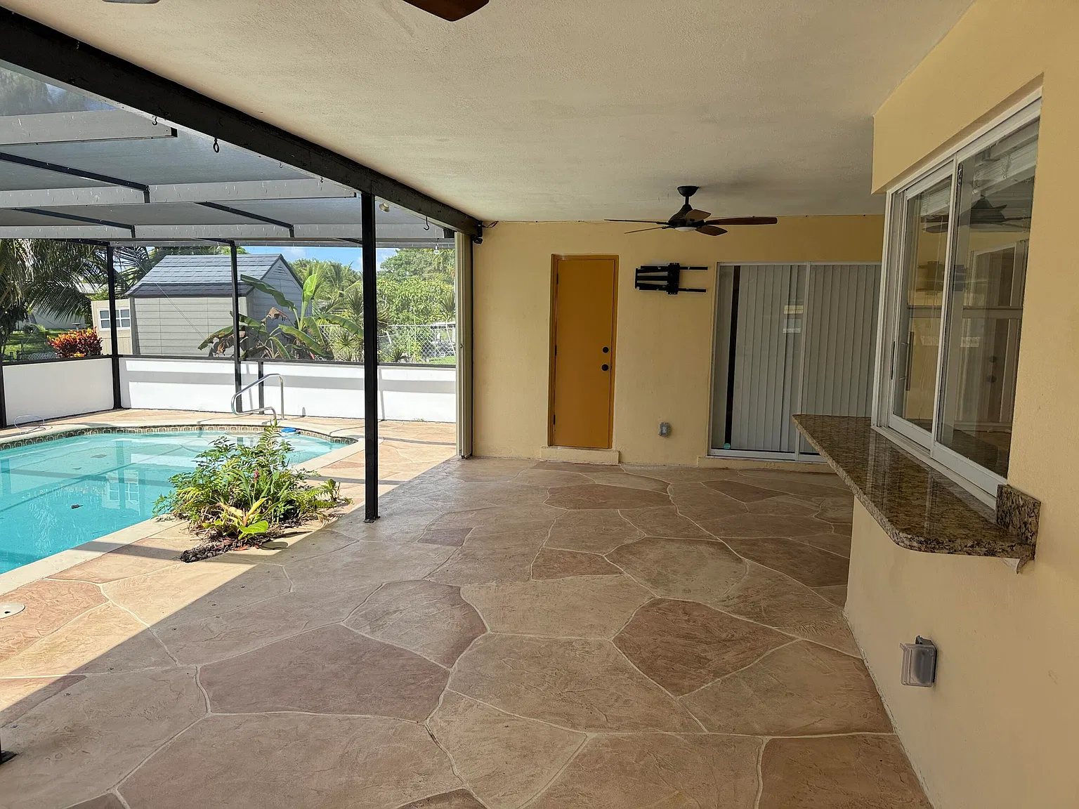 3 bed, 2.0 bath, 1427 sqft, $3,500 — Photo 3