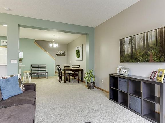 Open floor plan is great for daily life & entertaining!