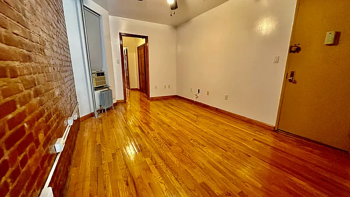 Rented by HOLTON REAL ESTATE INC. | media 4