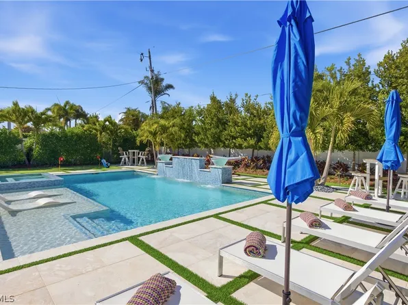 519 105th Ave N, Naples, FL 34108