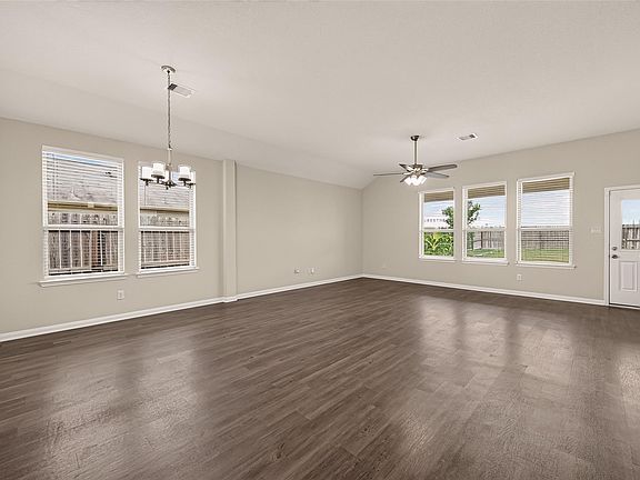 5th image of 207 White Wing Ln