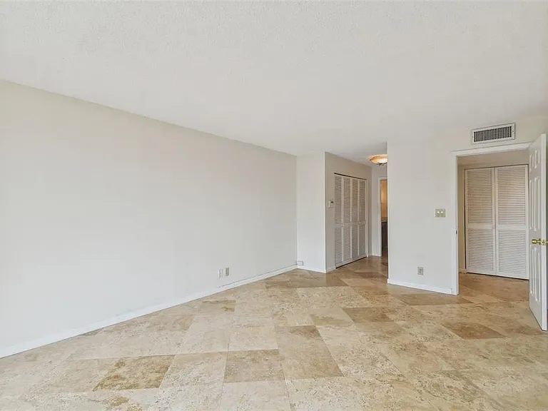 100 Oakmont Ln #106 — Photo 36