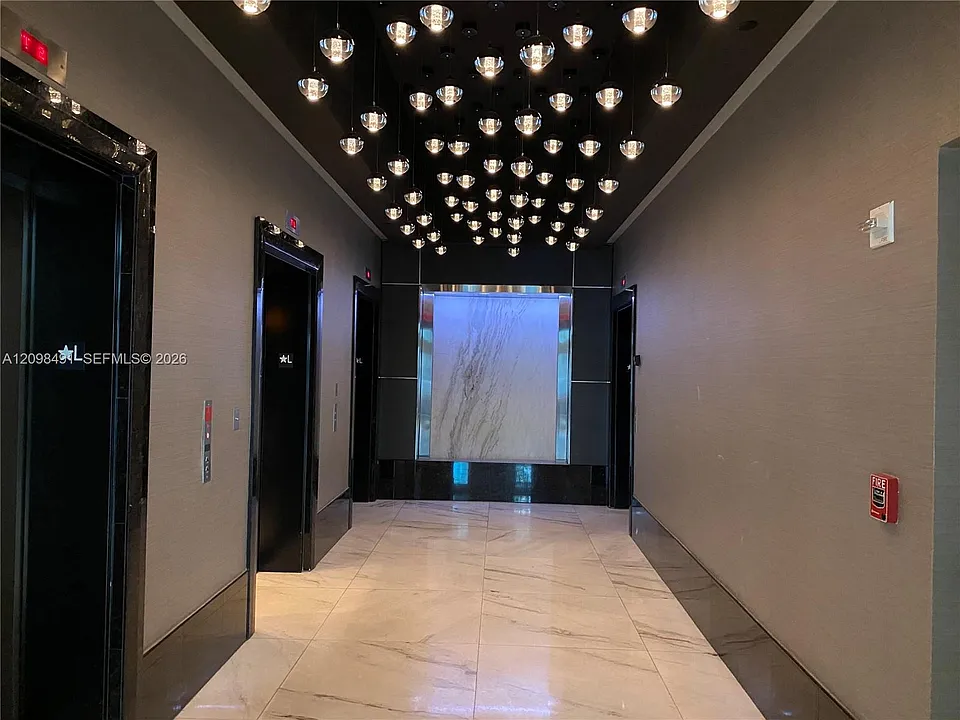 951 Brickell Ave #805