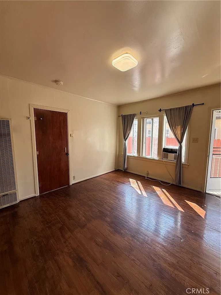 Studio, 400 sqft, $1,599 — Photo 4